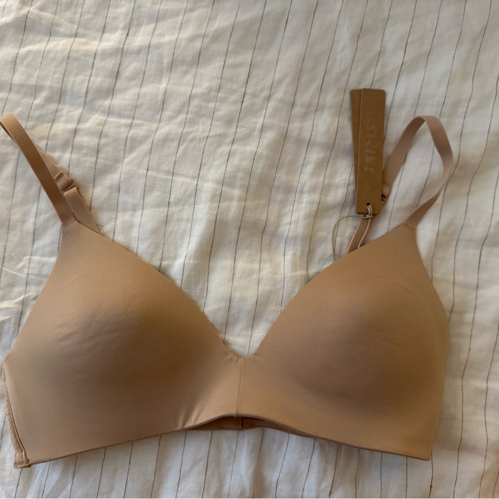 SKIMS Wireless form T-shirt bra